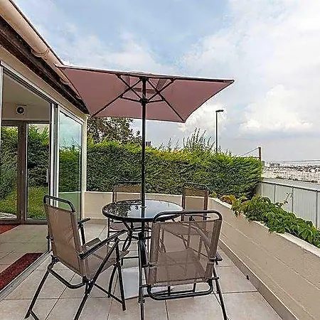 Szálloda House Near Distant View To Eiffel Tower 4*