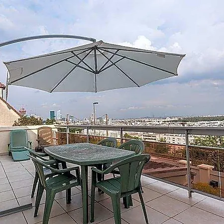 Szálloda House Near Distant View To Eiffel Tower 4*